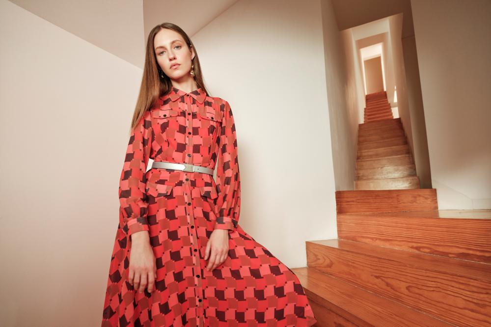 When Clothes Stop Shouting, the Wearer Comes into Focus