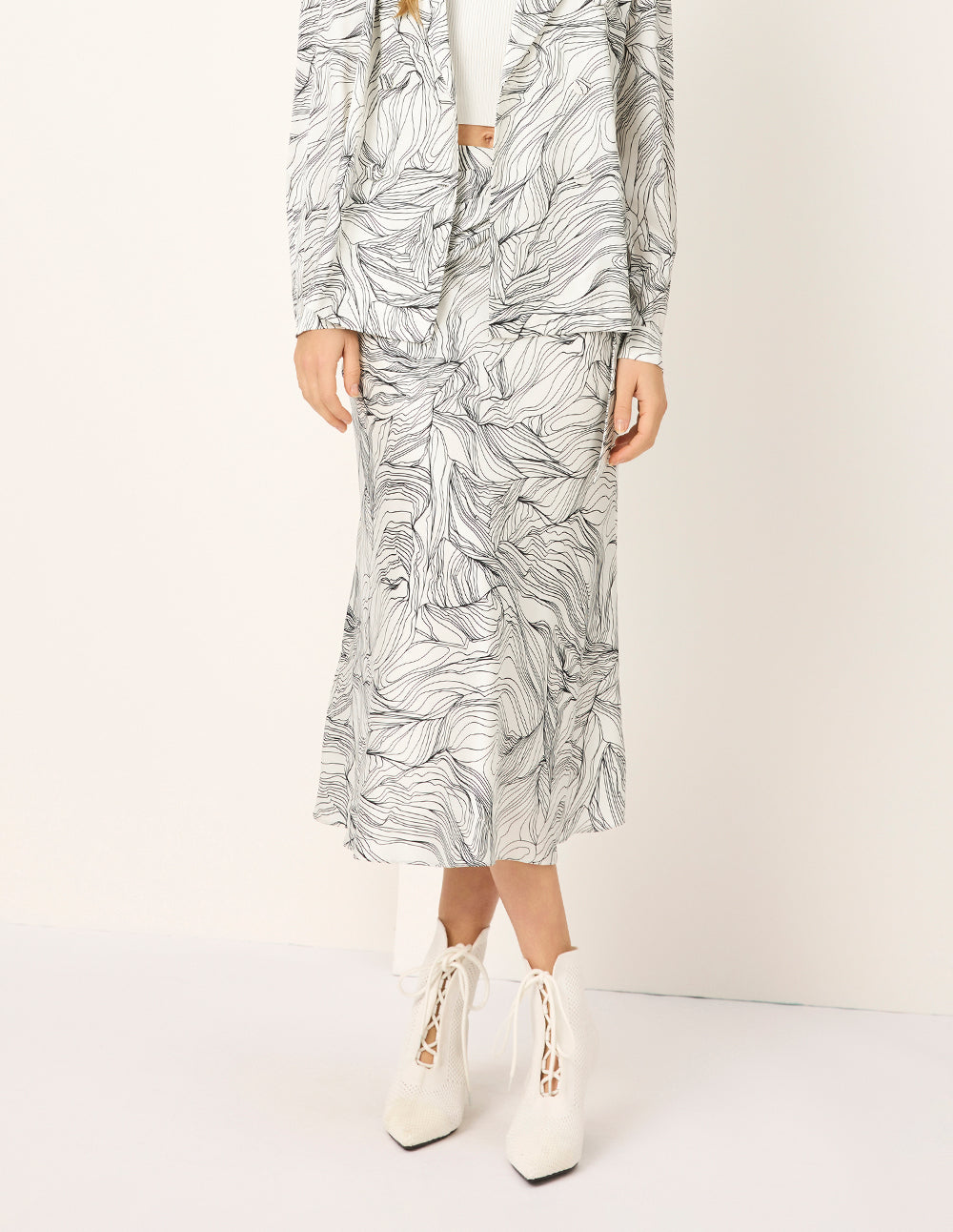 MARYLING Black & White Floral-Print Silk Mermaid Knee-Length Skirt