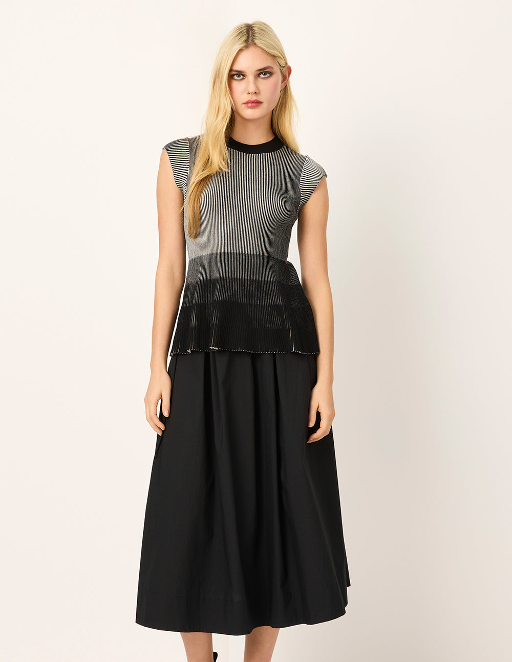 MARYLING Round Neck Short-Sleeve Black Striped Color Block Knit Top