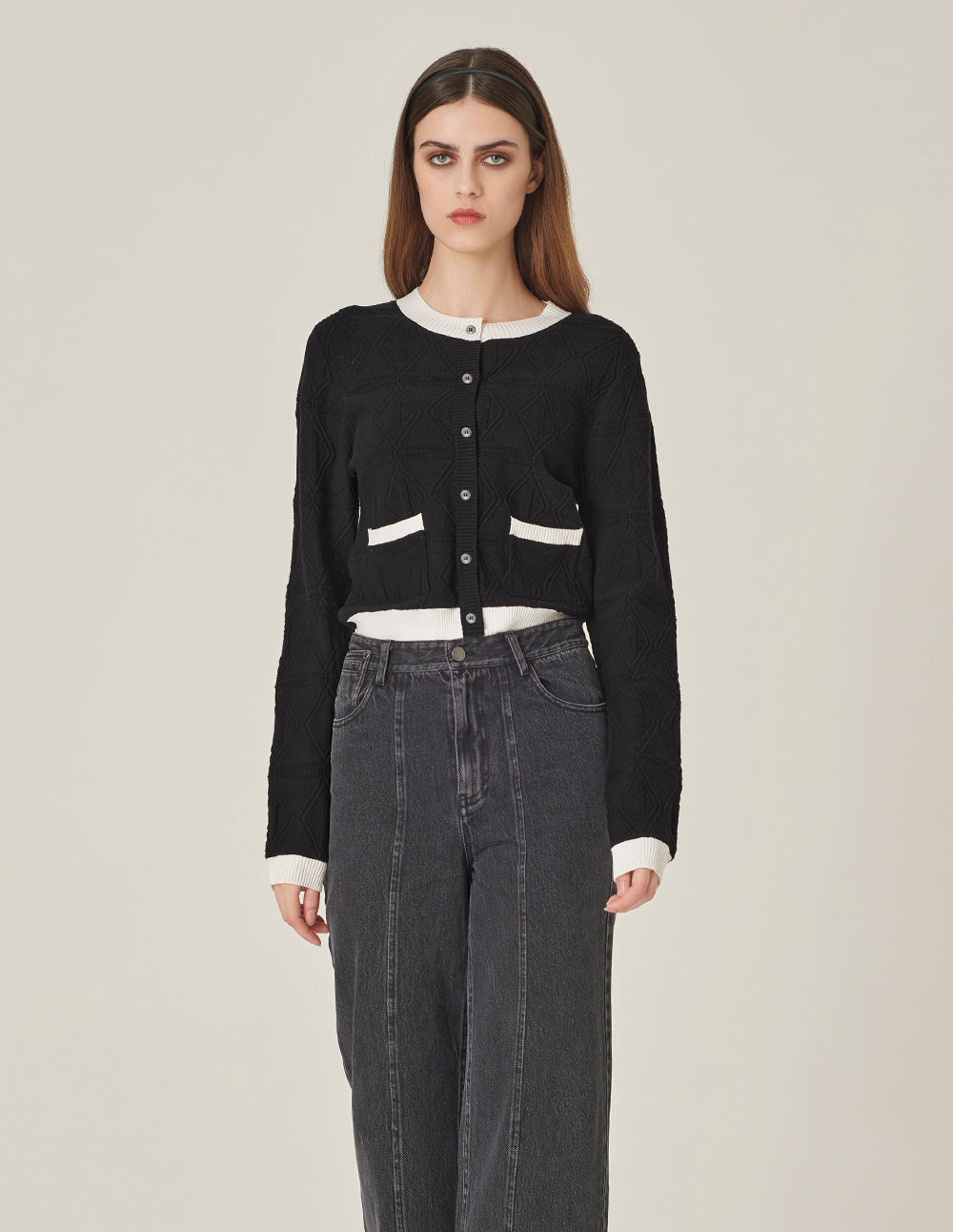 MARYLING Black And White Contrasting Round Neck Dark Pattern Knitted Cardigan