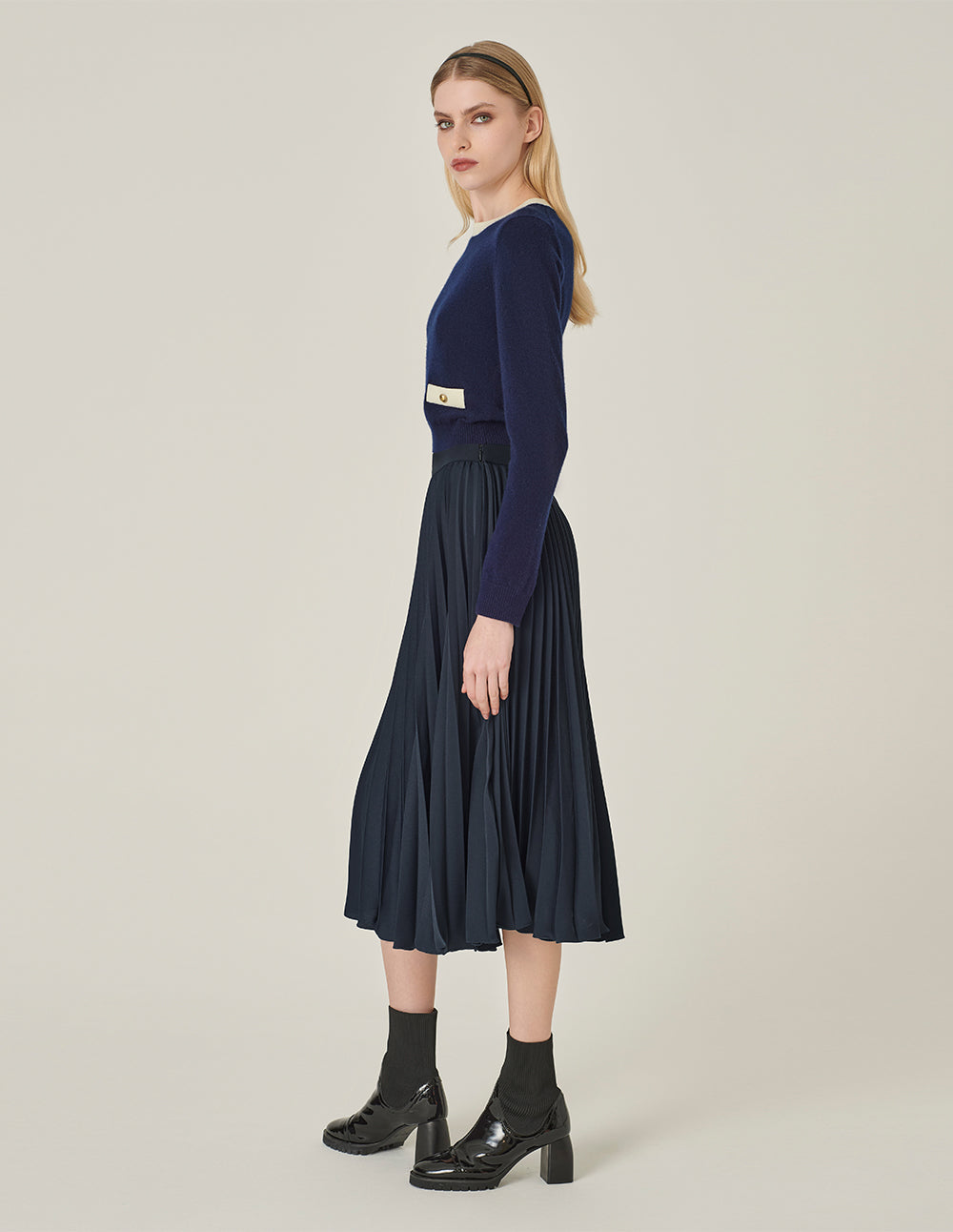 MARYLING Round-Neck Contrast Long-Sleeve Cropped Cashmere Knitted Sweater