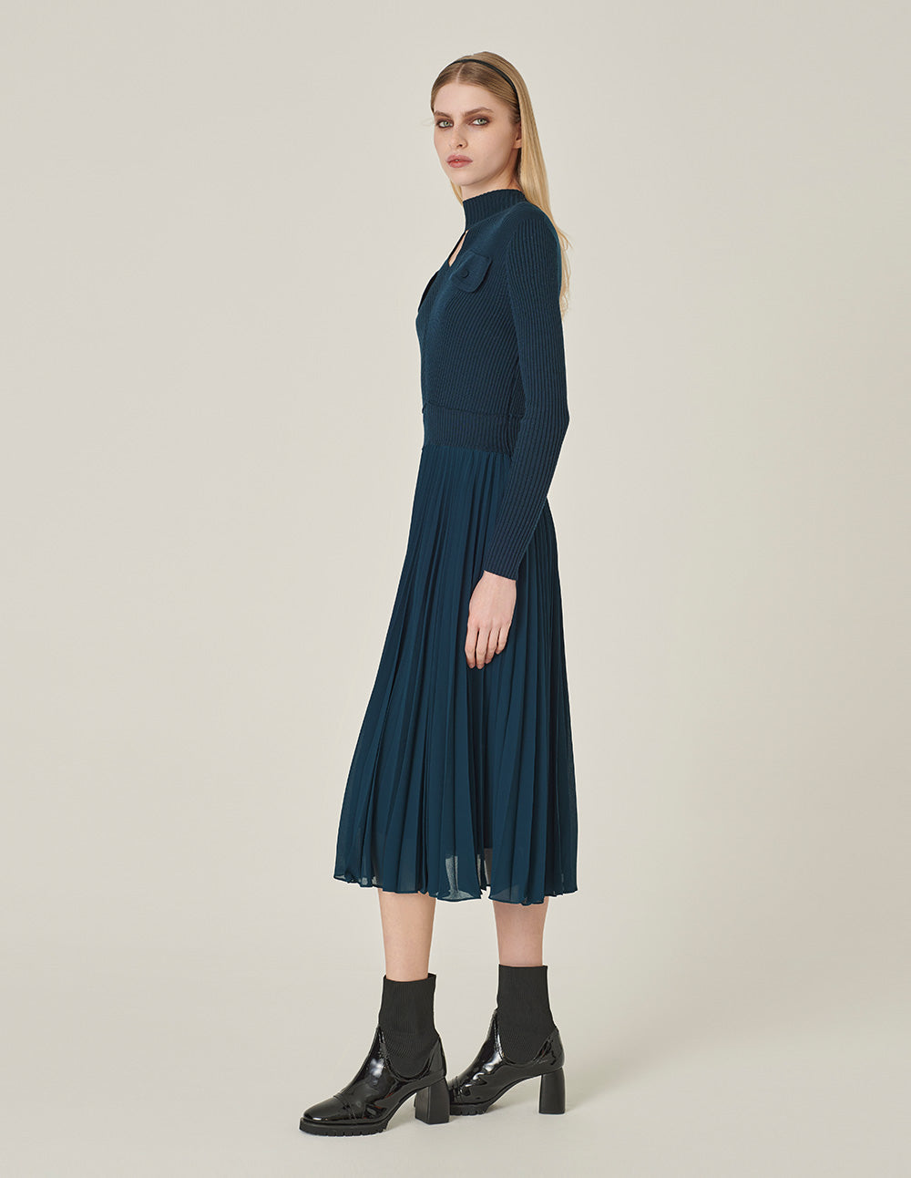 MARYLING High Collar Long Sleeve Knitted Patchwork Pleated Midi Peacock Green Dress