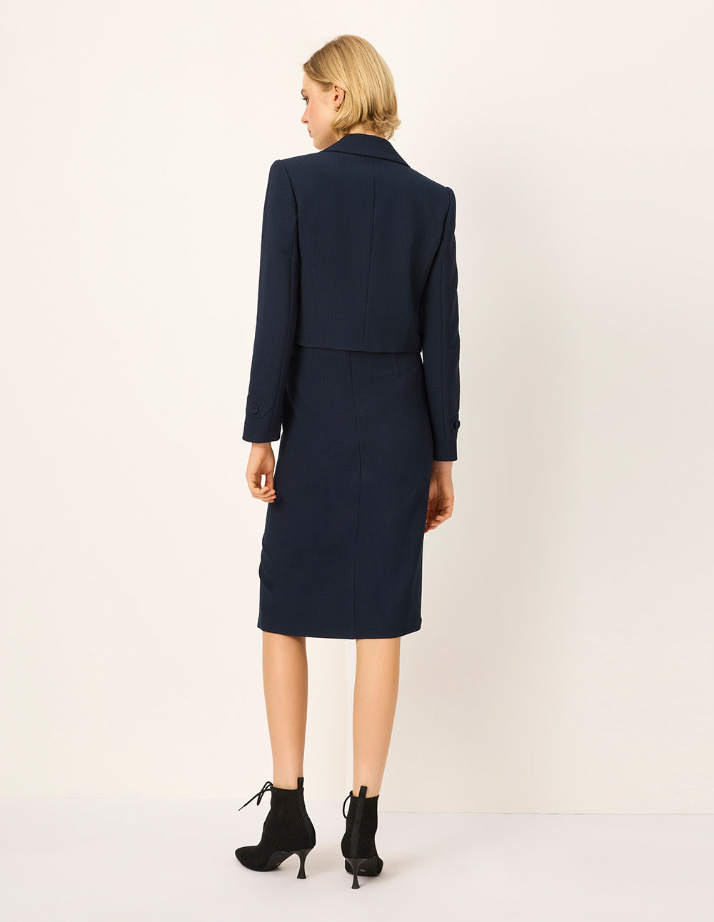 MARYLING Notched Lapel Long-Sleeve Double-Breasted Cropped Blazer