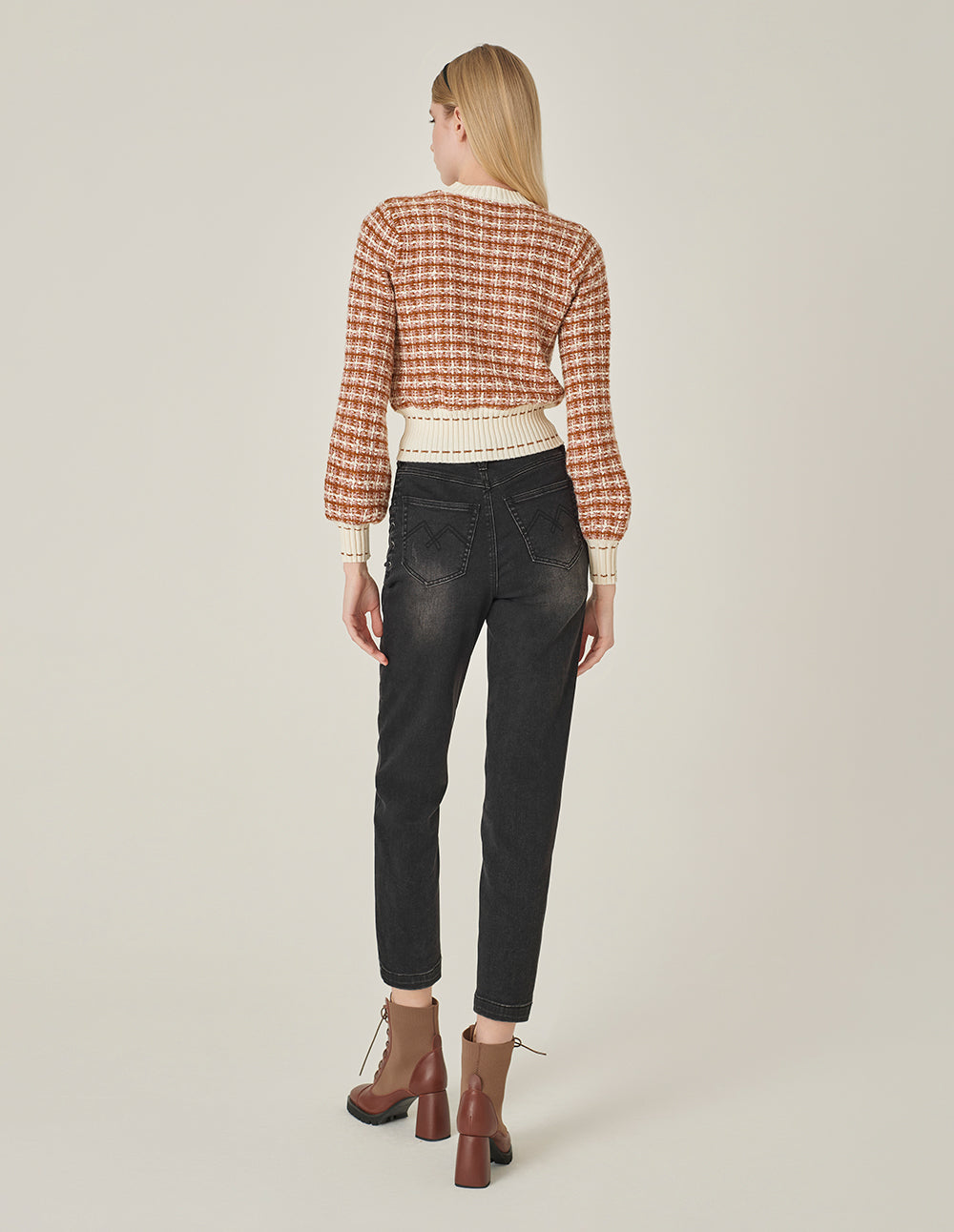 MARYLING Plaid Round Neck Long-Sleeved Cropped Knit Sweater