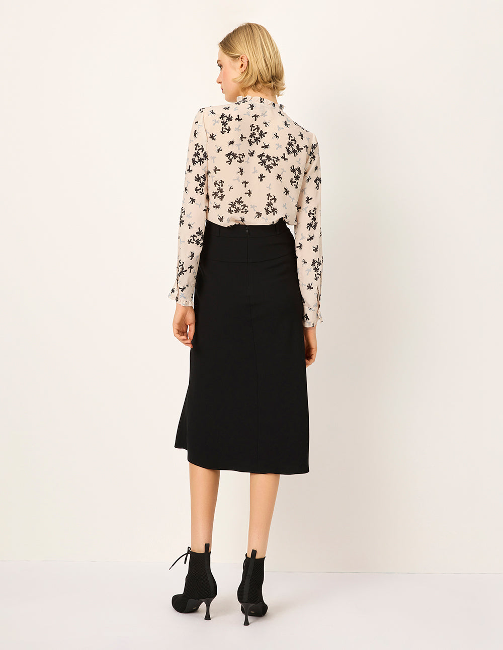 MARYLING V-Neck Long-Sleeve Leaf-Print Silk Blouse