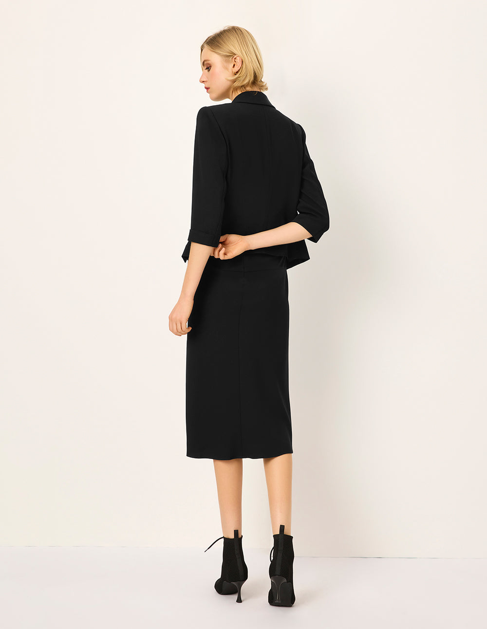 MARYLING Peaked-Lapel Double-Breasted Cropped Fitted Blazer