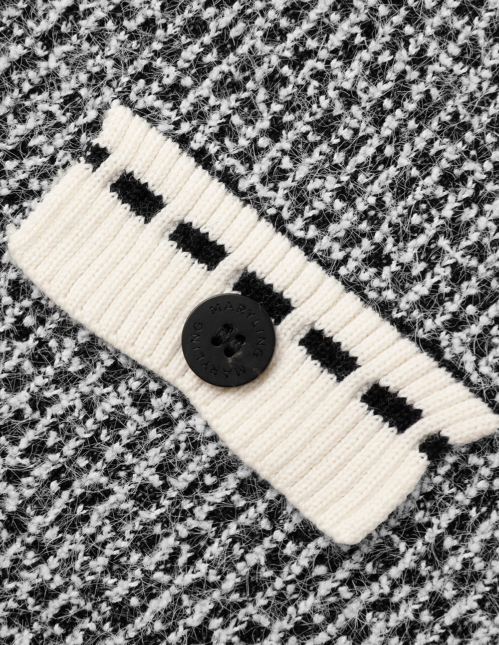 MARYLING Crew-Neck Long-Sleeve Cropped Multi-Pockets Wool Knitted Cardigan