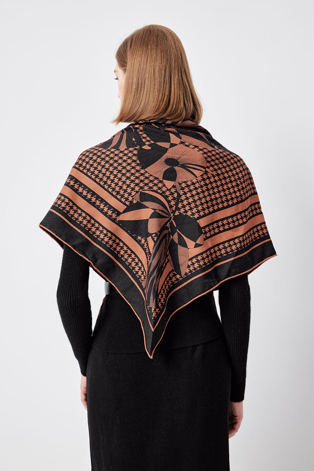 MARYLING Black Coffee Houndstooth Geometric Triangular Shawls