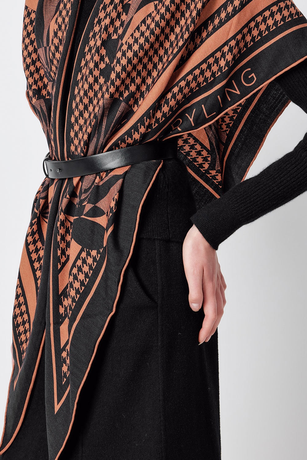 MARYLING Black Coffee Houndstooth Geometric Triangular Shawls