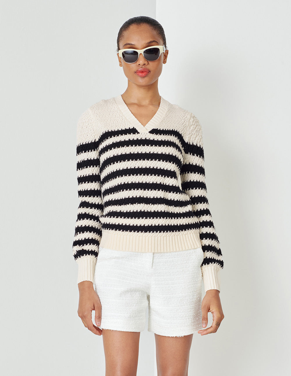 MARYLING  Black And White Contrast Colour V-Neck Blue And White Knitted Pullover