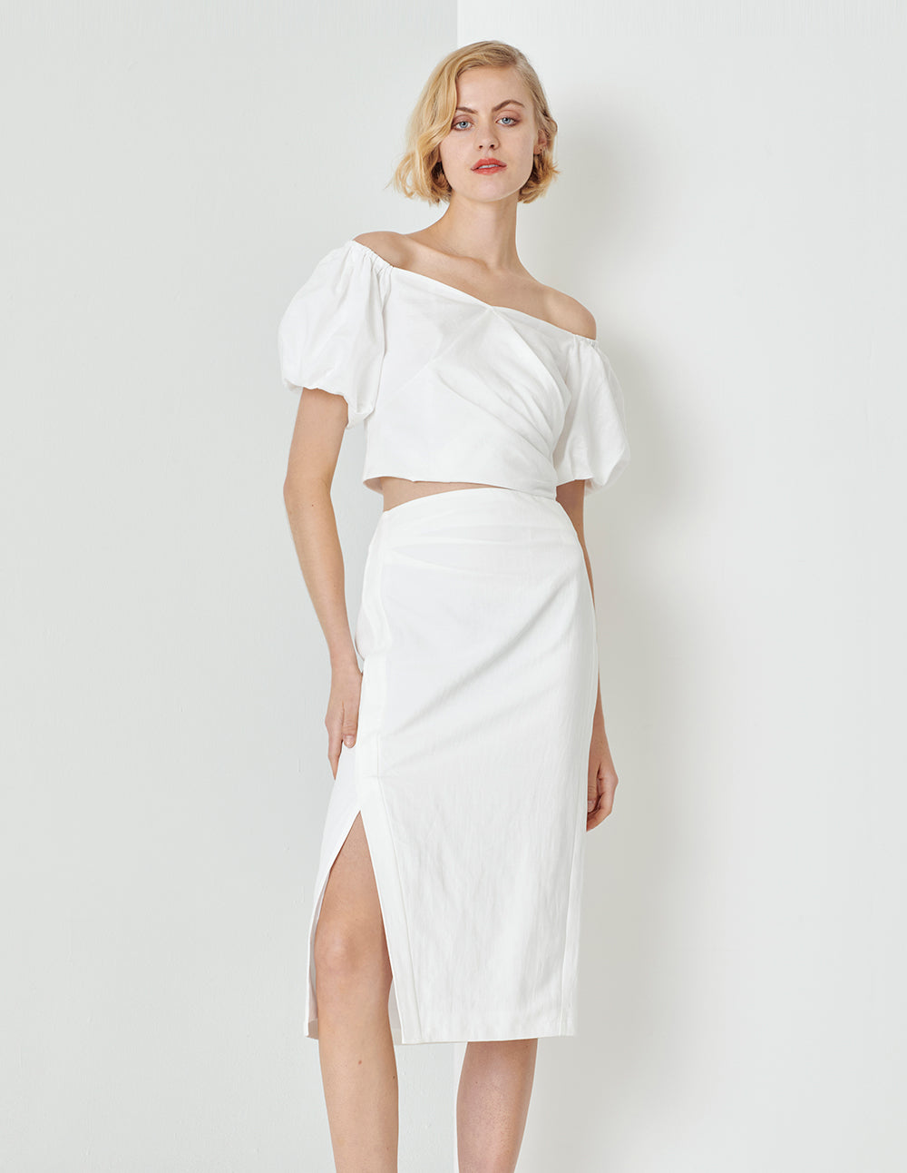 MARYLING White Puff Neck Pleated Pleated Top