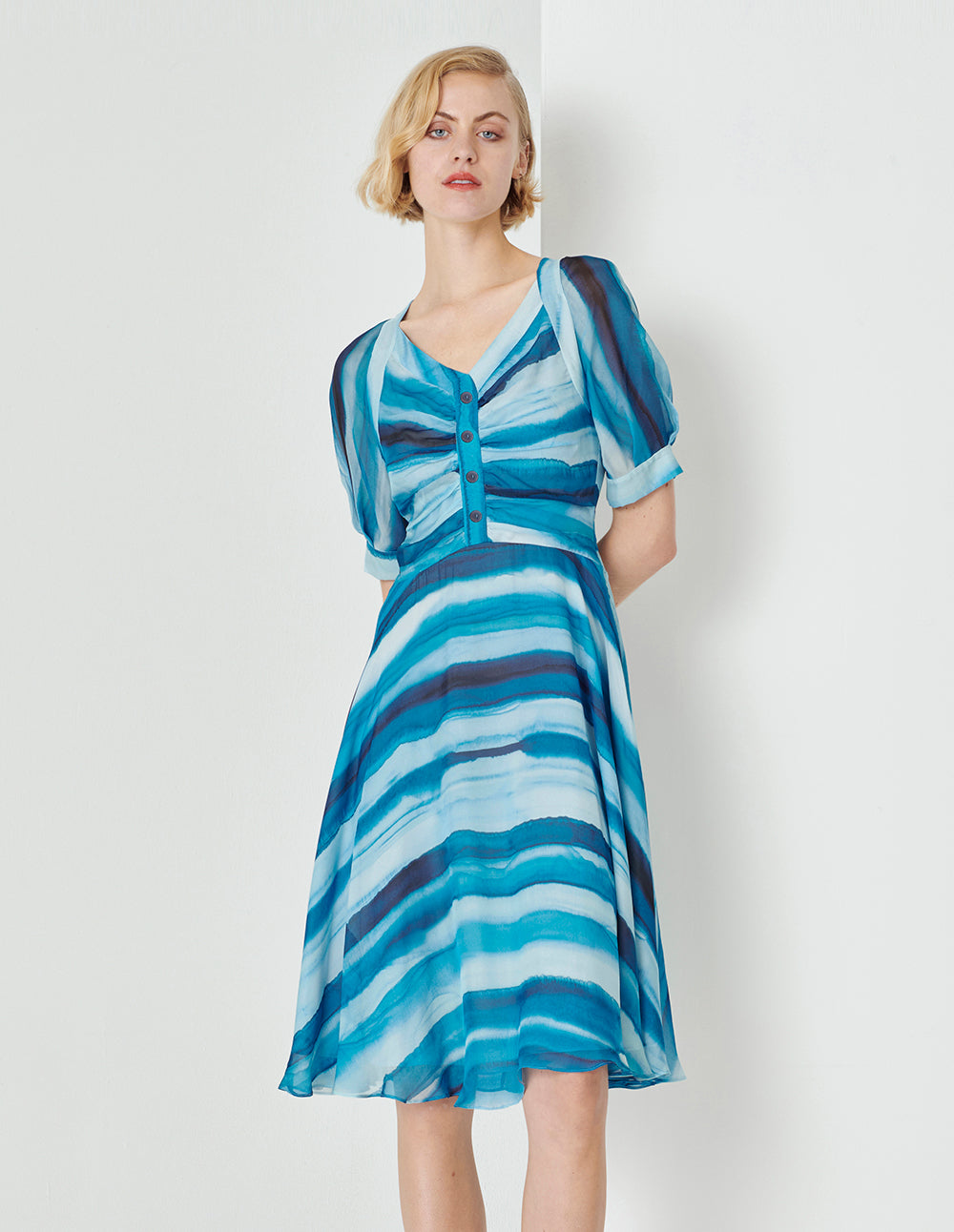 MARYLING Gradient Blue Wave Square Neck Pleated Print Dress