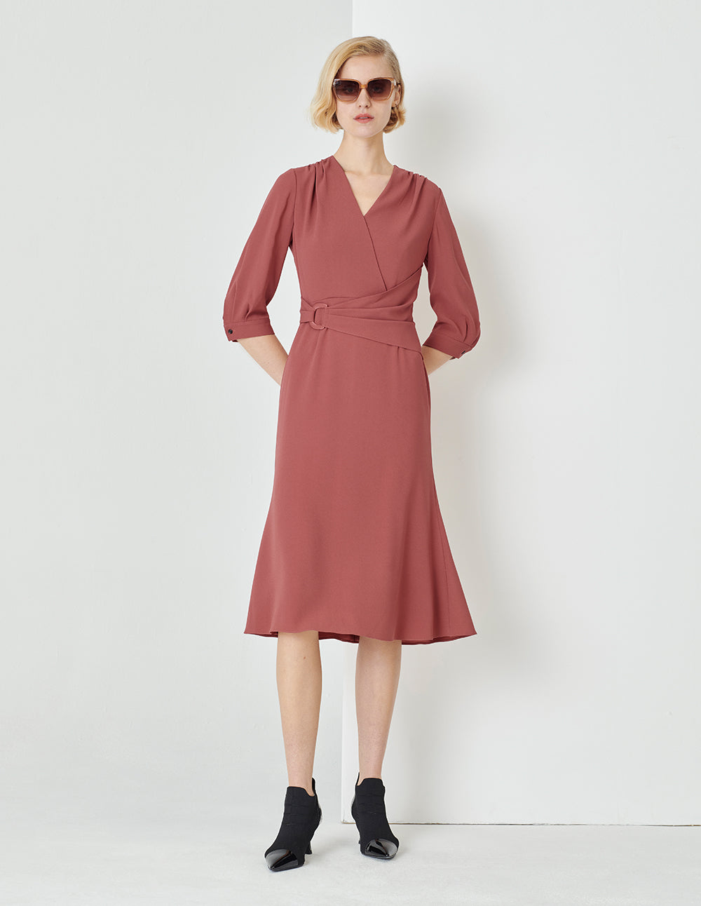 MARYLING Red V-Neck Pleated Waist Knee Mermaid Dress