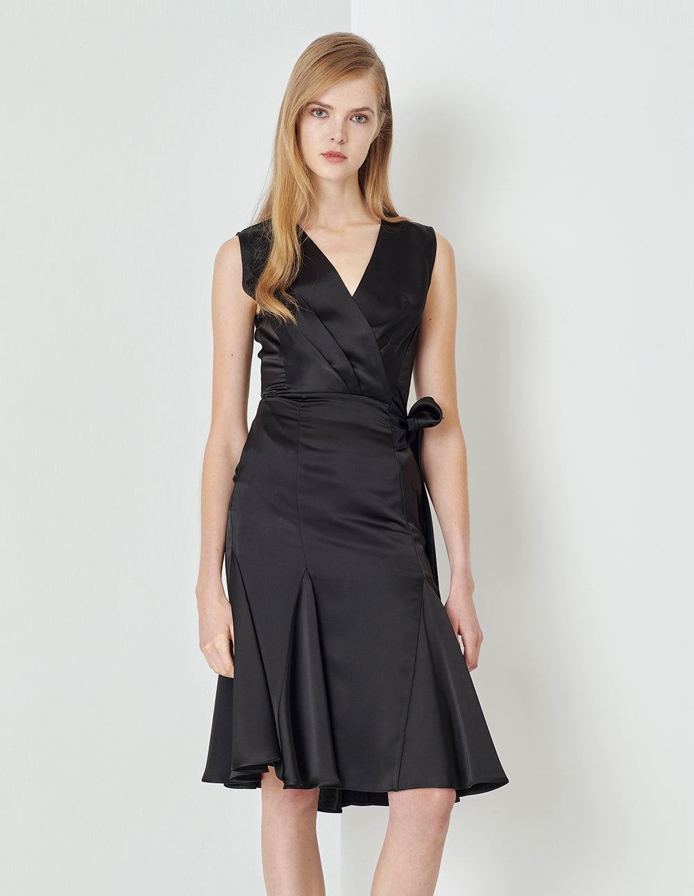 MARYLING Black V Neck Side Tie Mermaid Dress