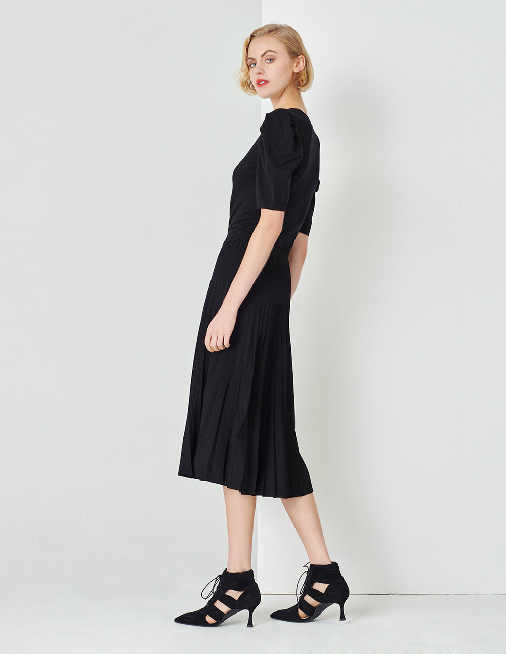 MARYLING Black Heart-Shaped Collar Large Pleated Knitted Top