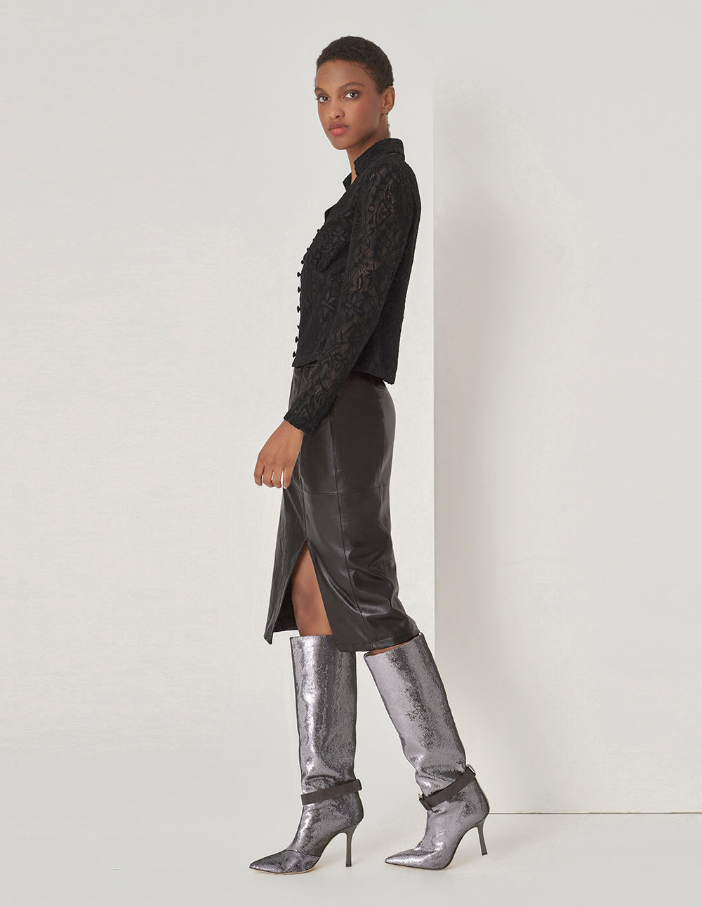 MARYLING Black V-Neck Fitted Lace Bouse