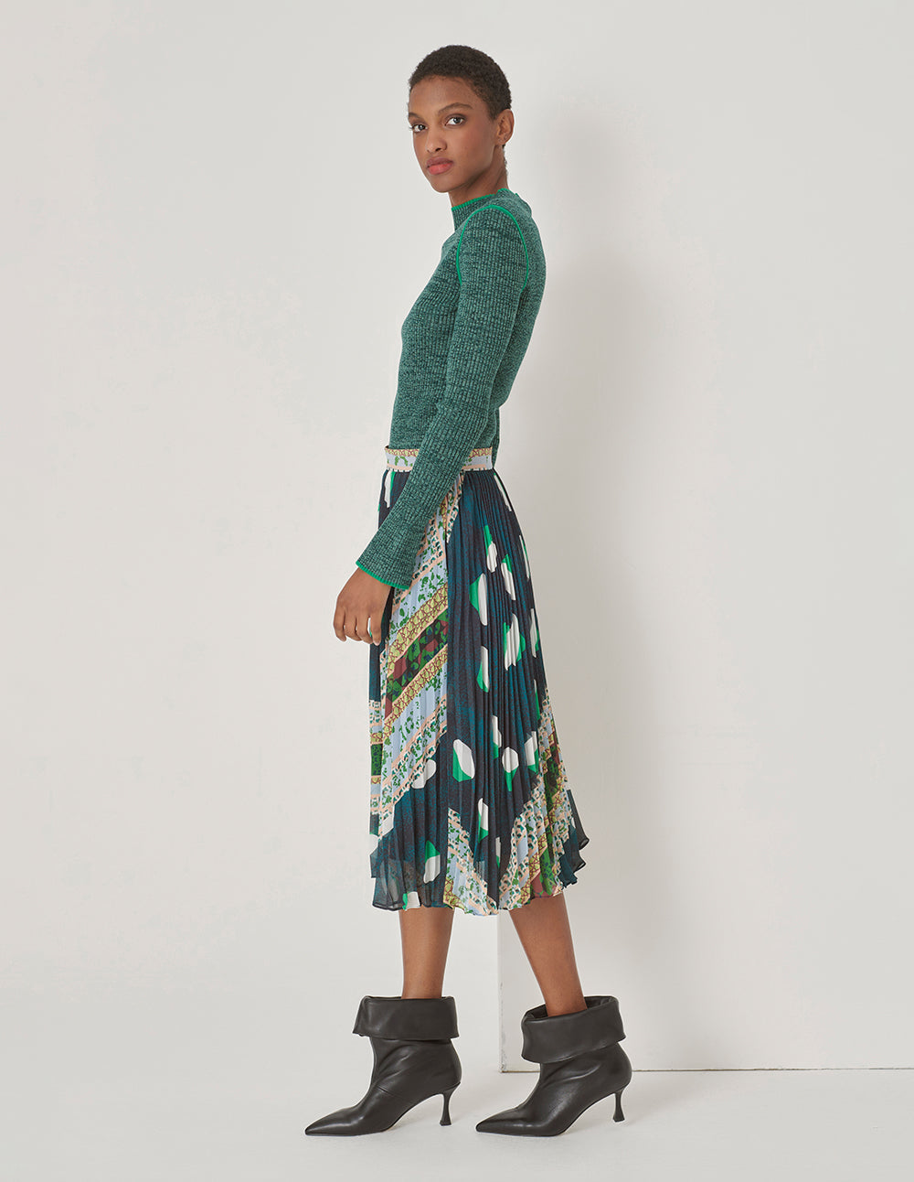 MARYLING Round-Neck Long-Sleeve Slim-Fit Ribbing Pure Green Knitted Pullover