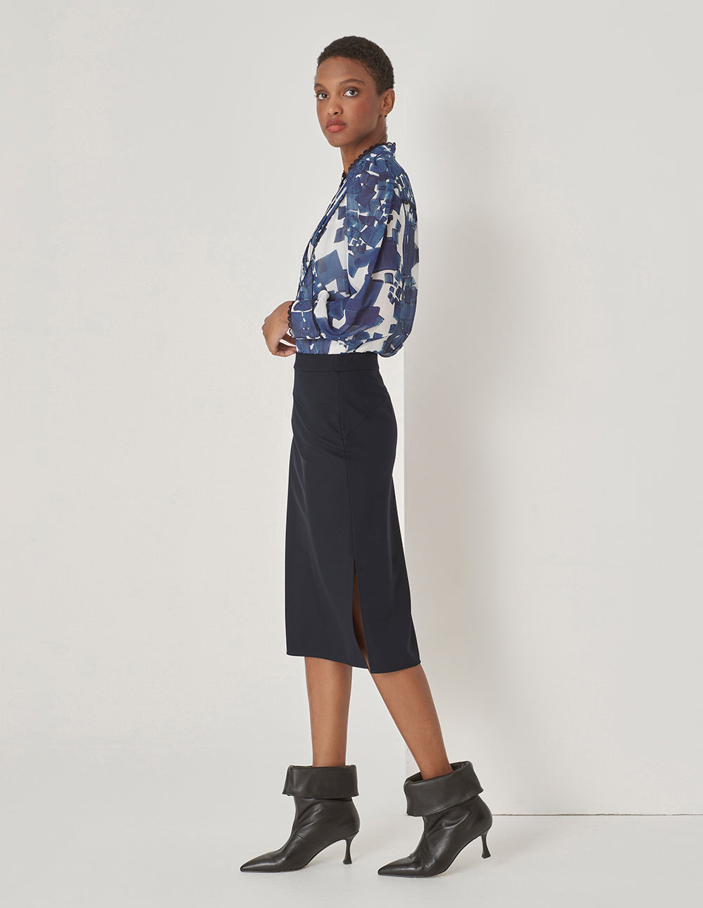 MARYLING Blue And White Gravel Collar Stitching Lace Top