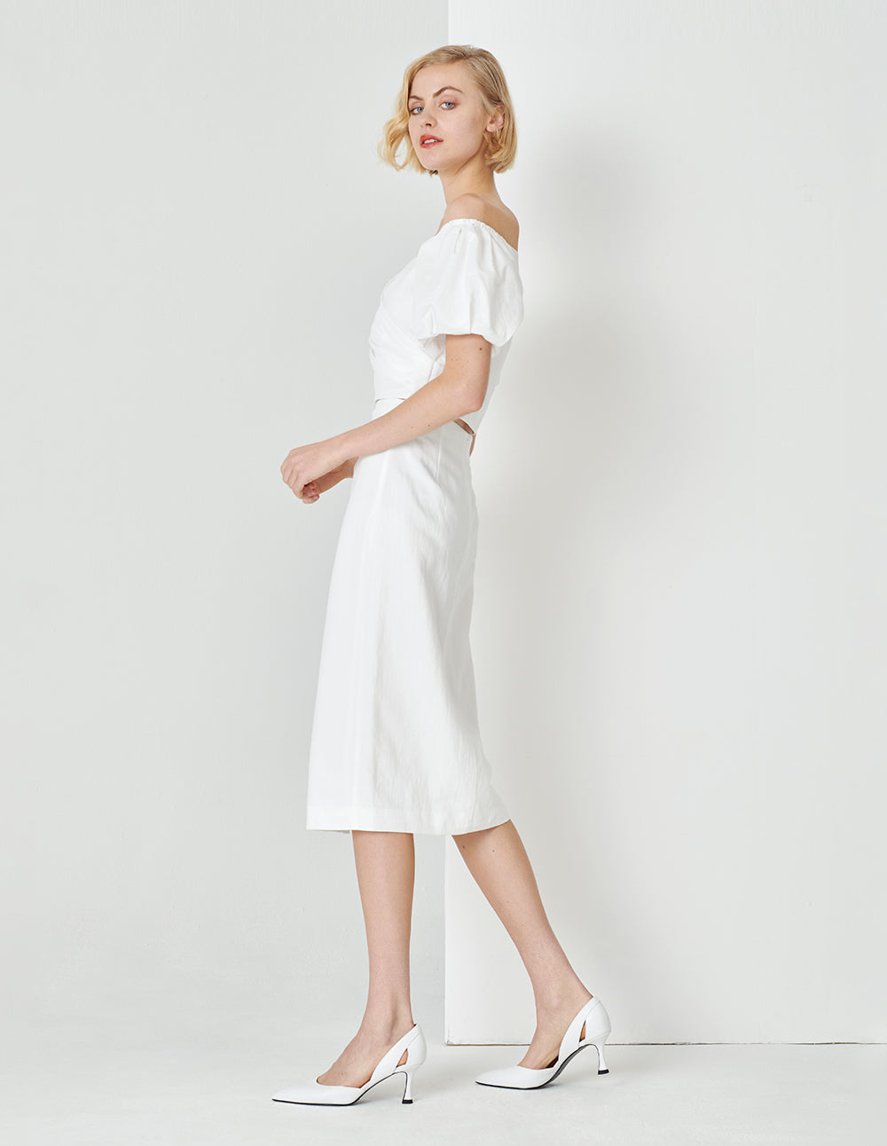MARYLING White Puff Neck Pleated Pleated Top