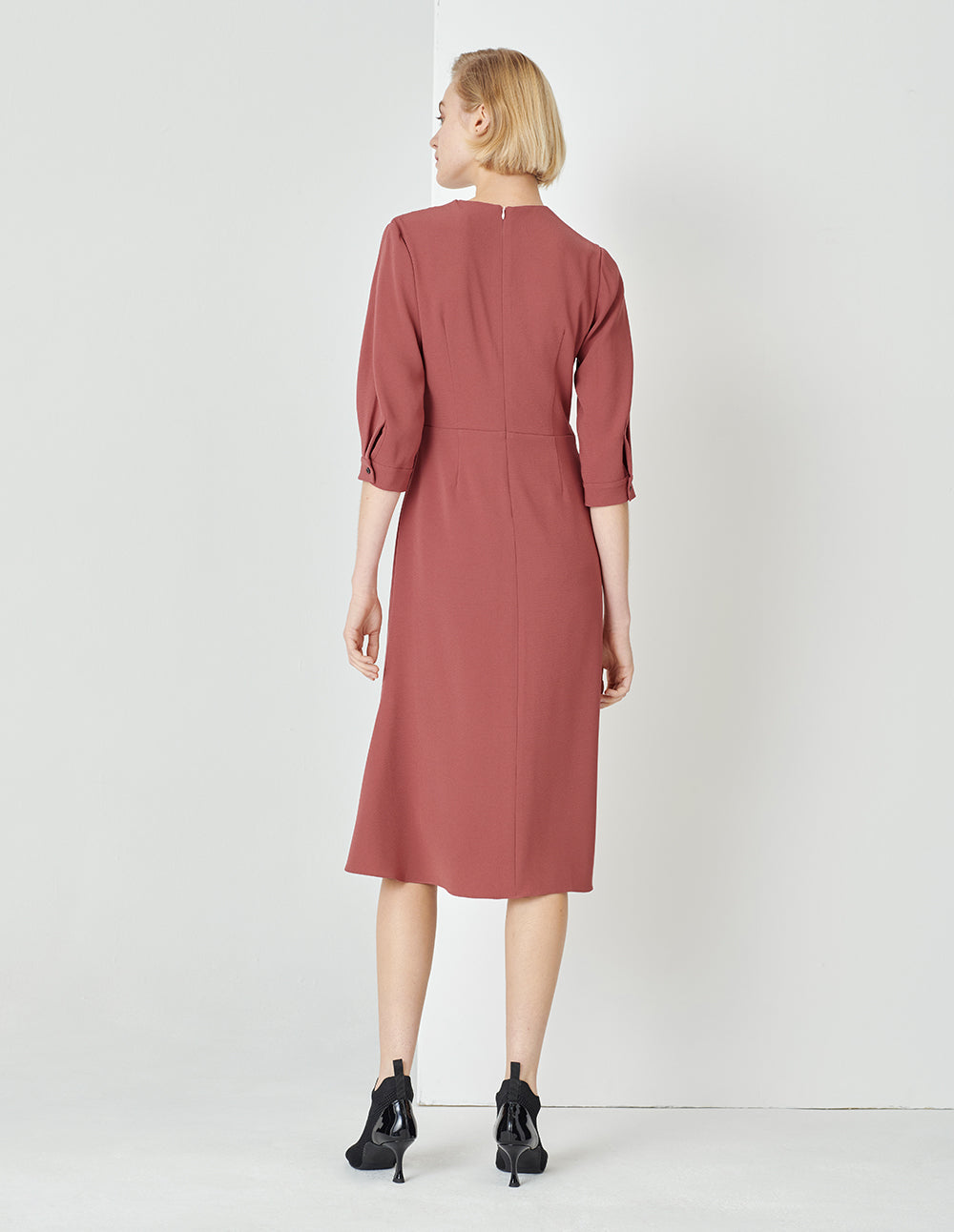 MARYLING Red V-Neck Pleated Waist Knee Mermaid Dress