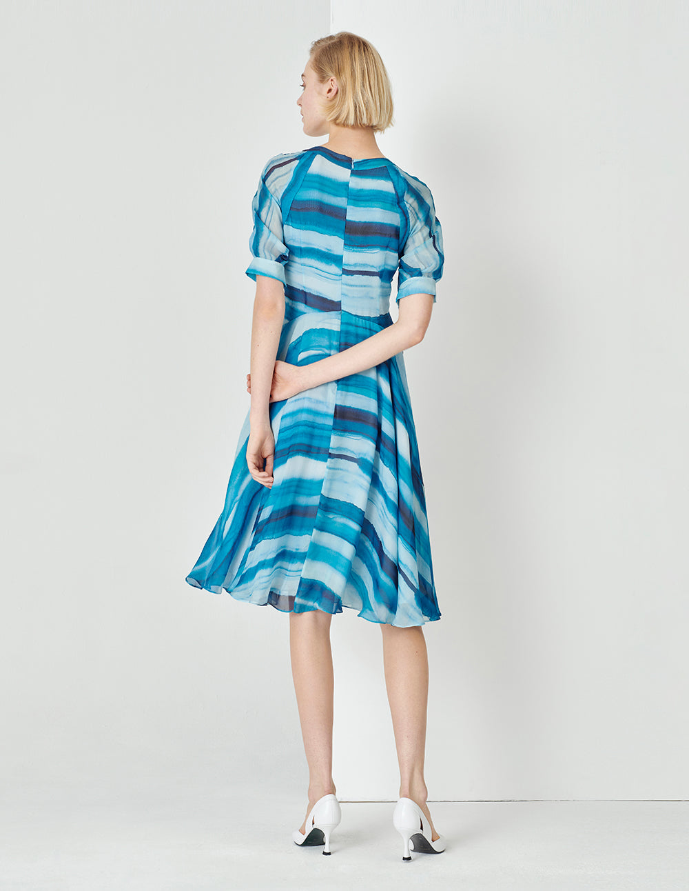 MARYLING Gradient Blue Wave Square Neck Pleated Print Dress