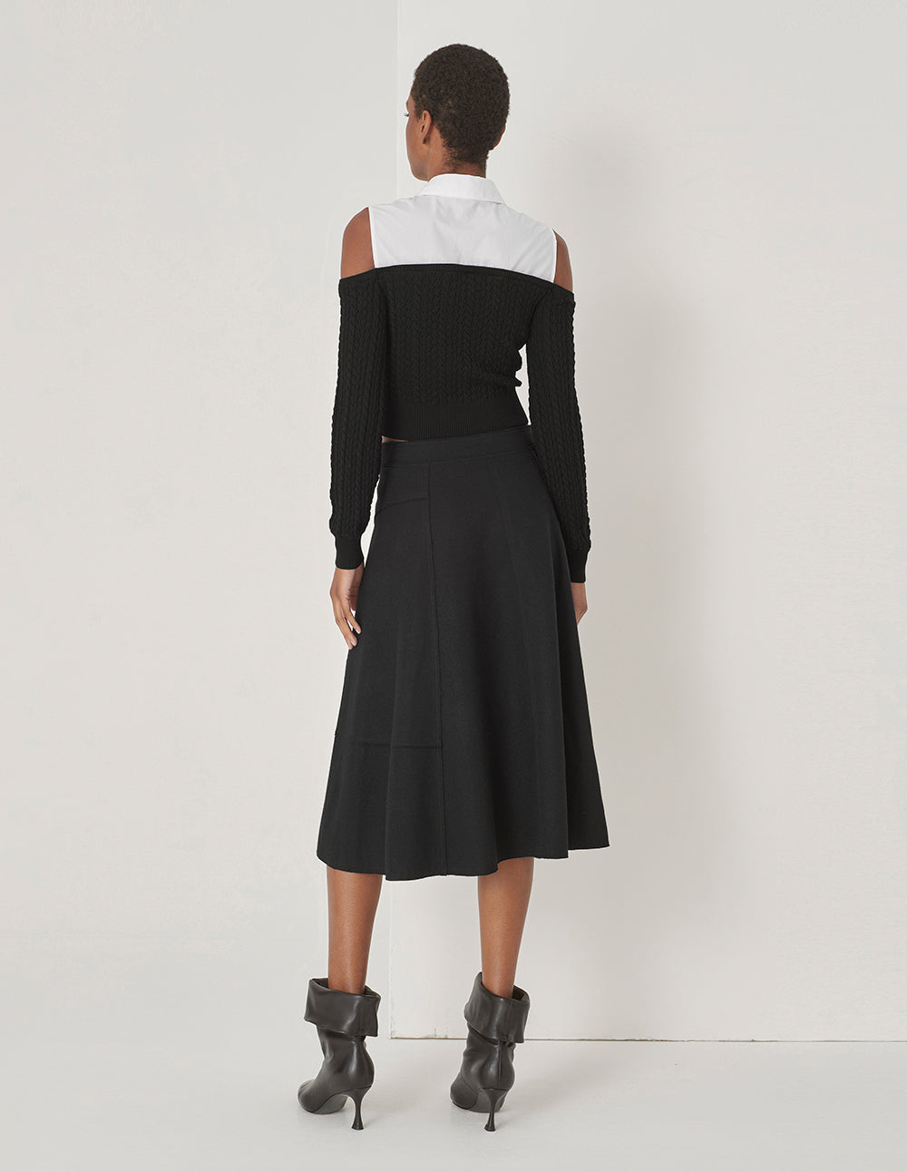 MARYLING Black And White Contrasting Off-Shoulder Stitched Top